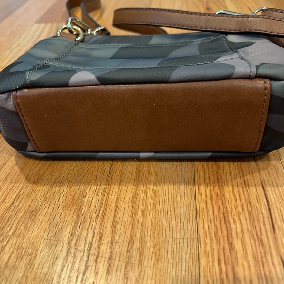 Tommy HILFIGER crossbody/belt bag EUC - Picture 3 of 14